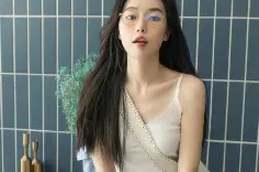 原来她早已结婚丈夫是国家一级演员如今定居上海被家人宠成宝