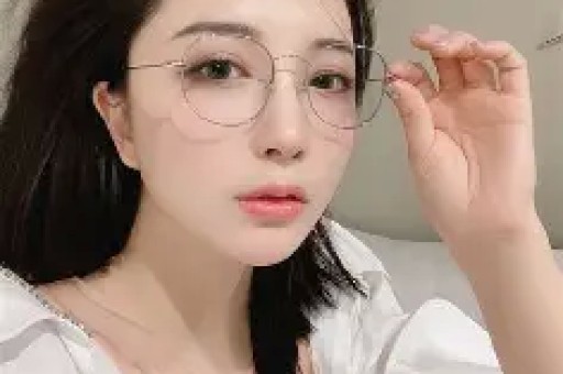 新晋小花要拆很新的房子被黑料骂上热搜是因为爱太多？
